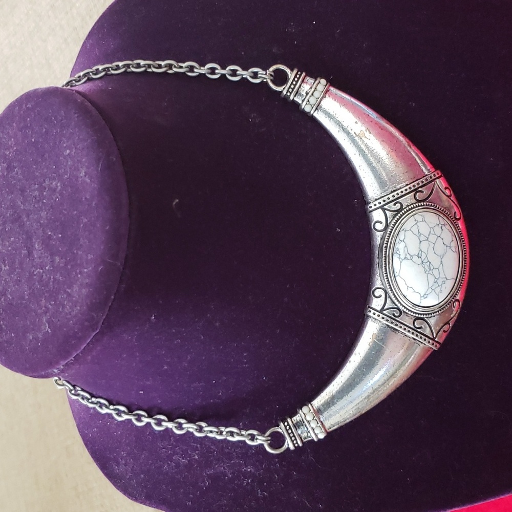 Silver tone necklace